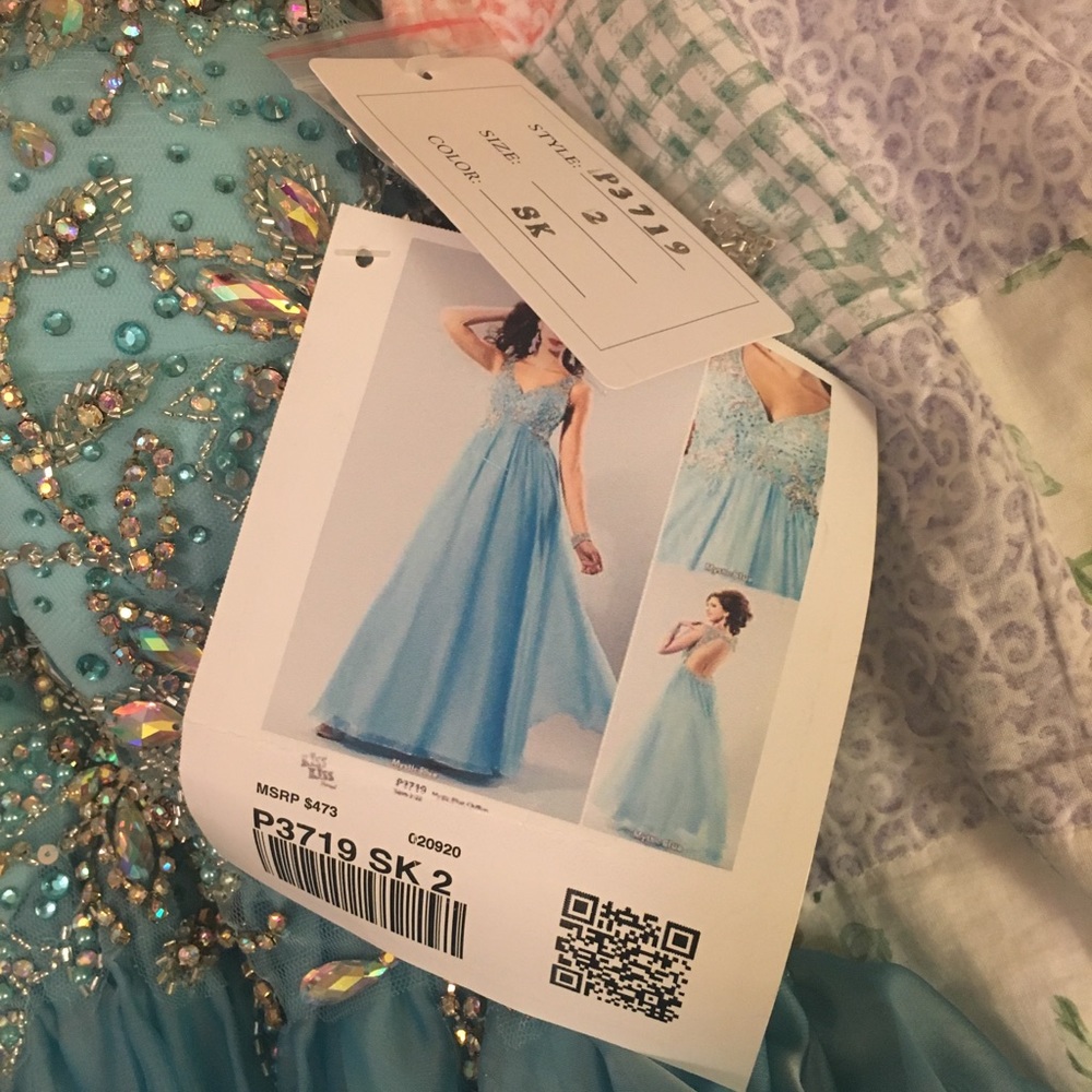 NWT Backless Full Chiffon Sequined Prom Gown - Picture 4 of 5